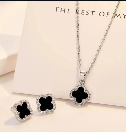 Elegant Black Clover Pendant & Earring Set – Silver Beaded Trim